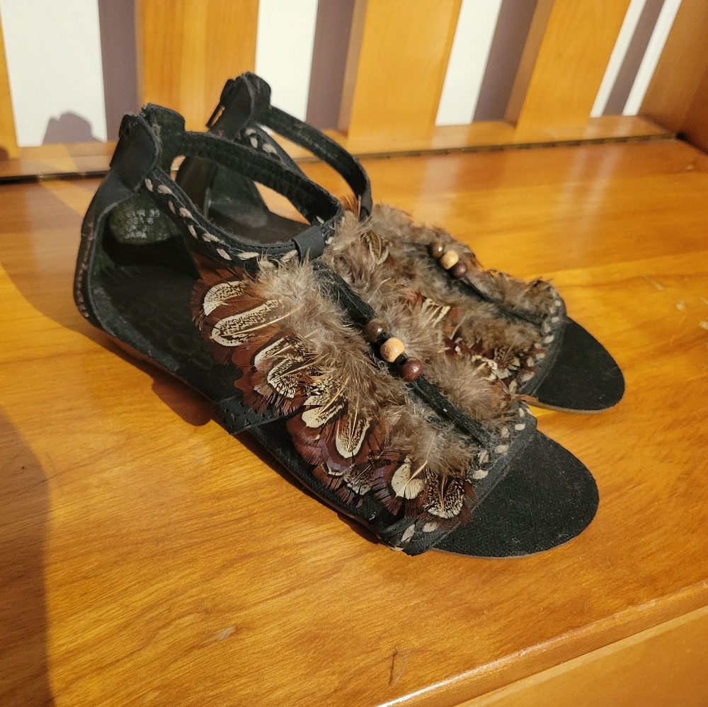 Black feather sandals